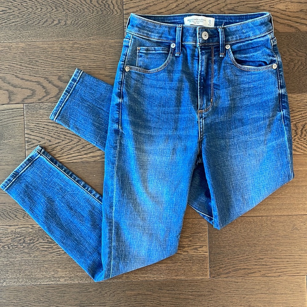 Abercrombie & Fitch - The Super Skinny Ankle High Rise (Curve Love)